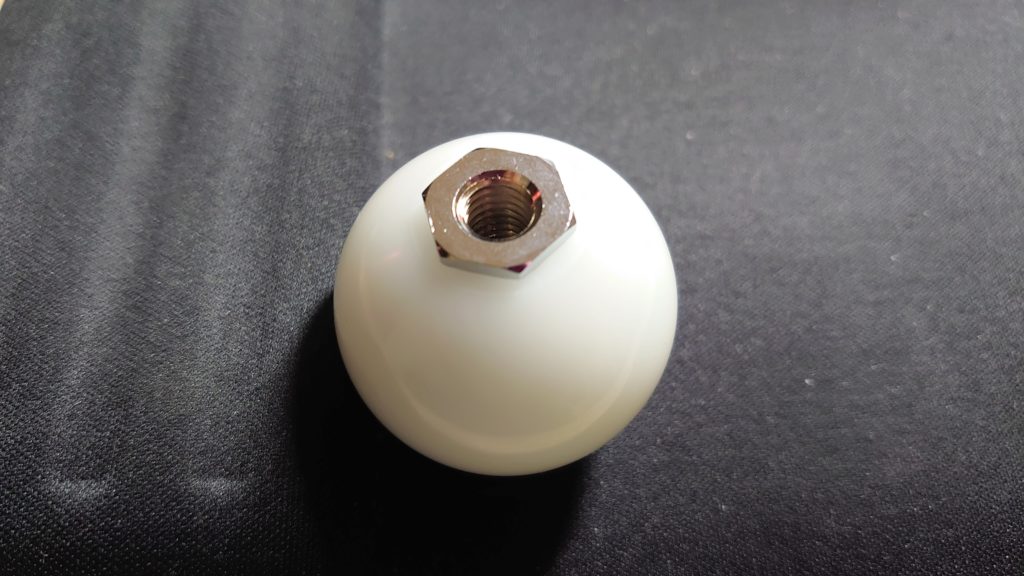 口径変換ネジ取付完了後のシフトノブ